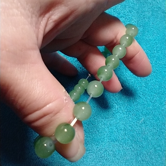 Green faux jade goldtone crystal stretch bracelet - Picture 2 of 3